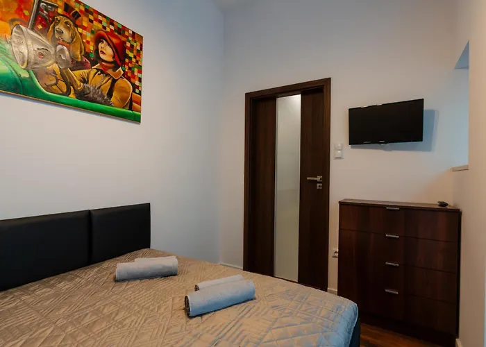 Luna Prestige Suite - Old Town Center & Main Station